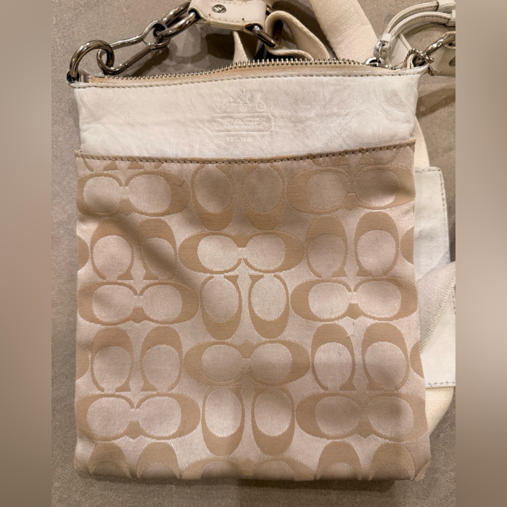 Used Coach Light Khaki/Cream Sateen Signature Swing Pack Crossbody - Picture 15 of 16